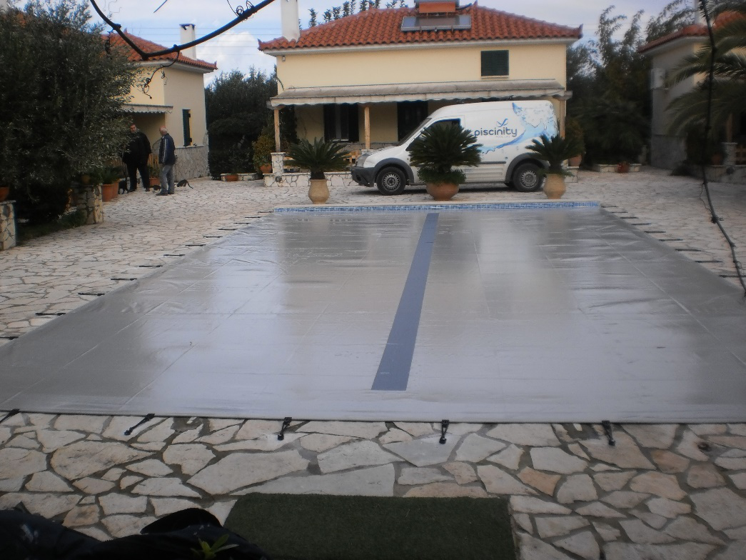ΜΑΡΤΙΟΣ 2014 – Τοποθέτηση καλύμματος χειμώνα σε πισίνα στο Παράλιο Άστρος