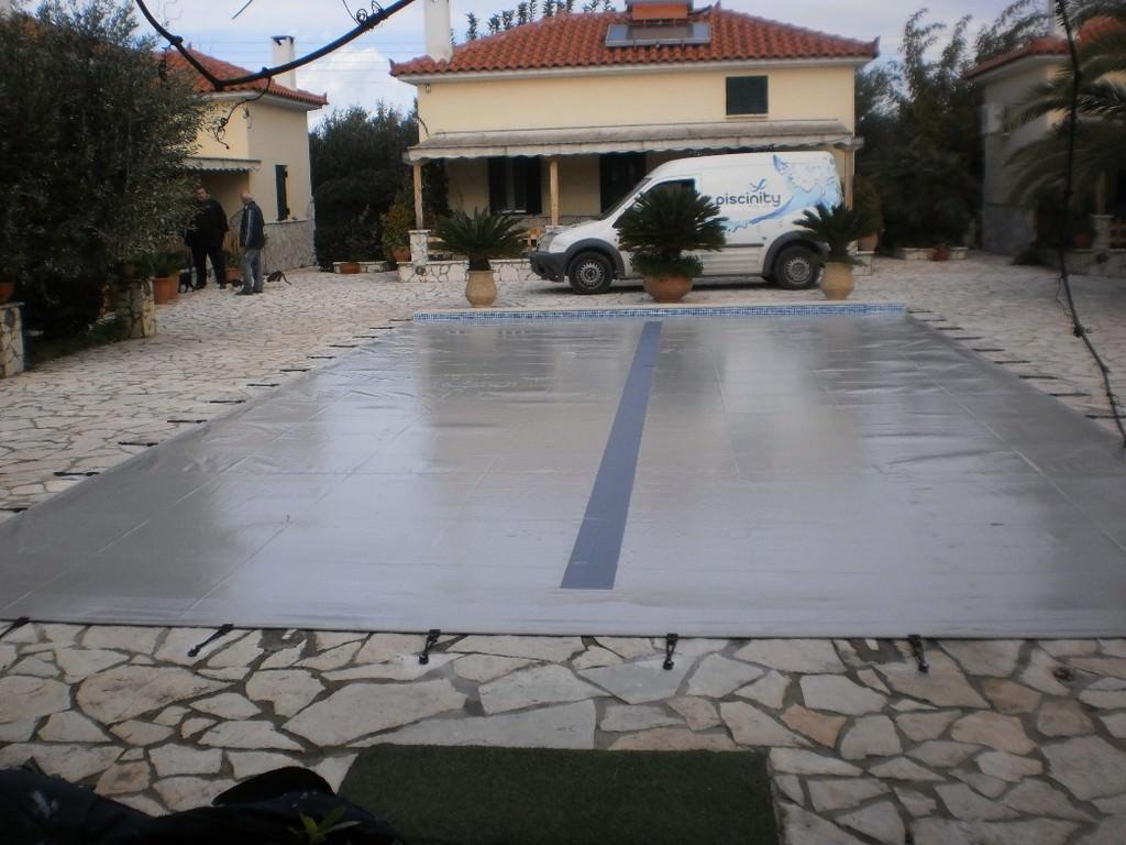 ΜΑΡΤΙΟΣ 2014 – Τοποθέτηση καλύμματος χειμώνα σε πισίνα στο Παράλιο Άστρος